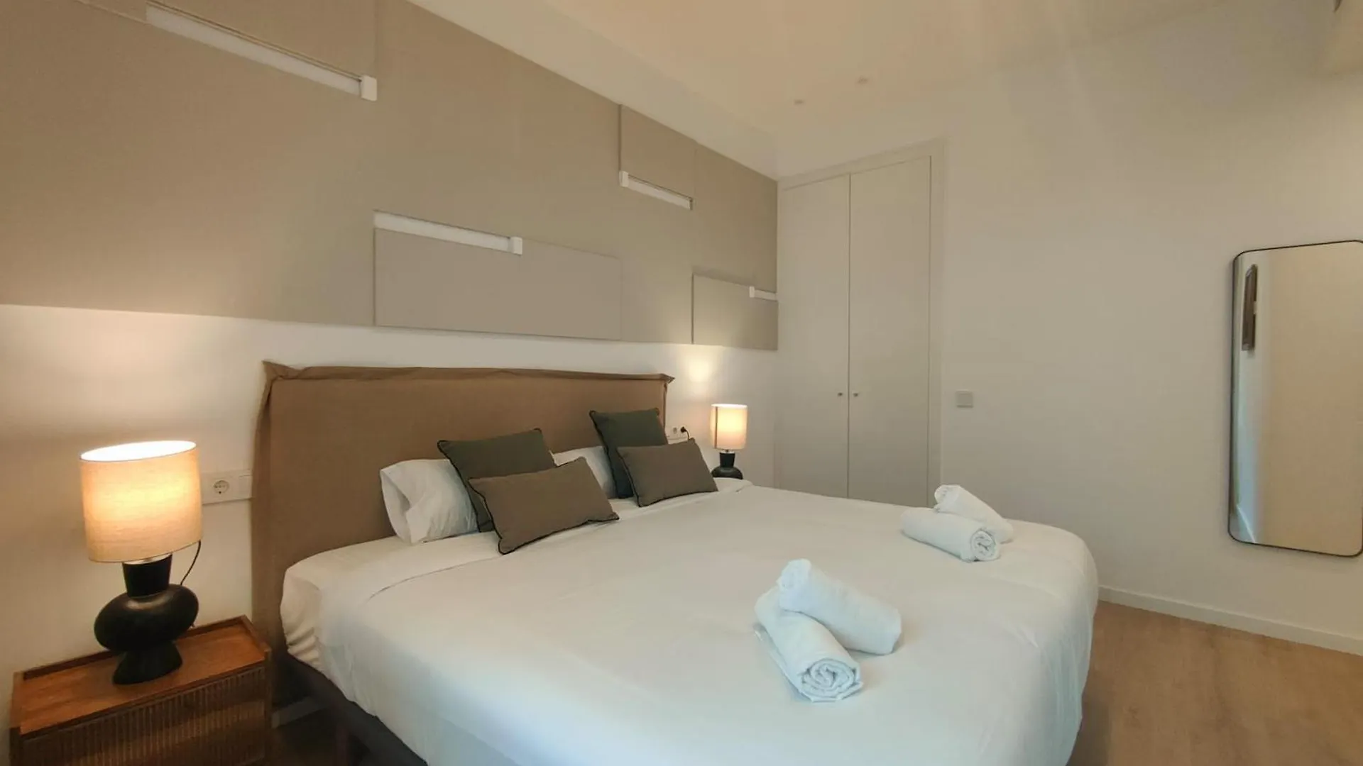 Luxury 4Br With Balcony Apartment Barcelona Spain