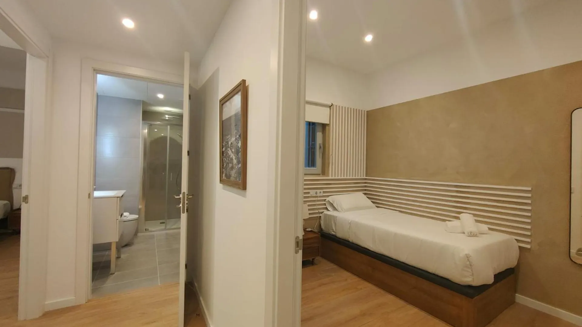 Luxury 4Br With Balcony Apartment Barcelona
