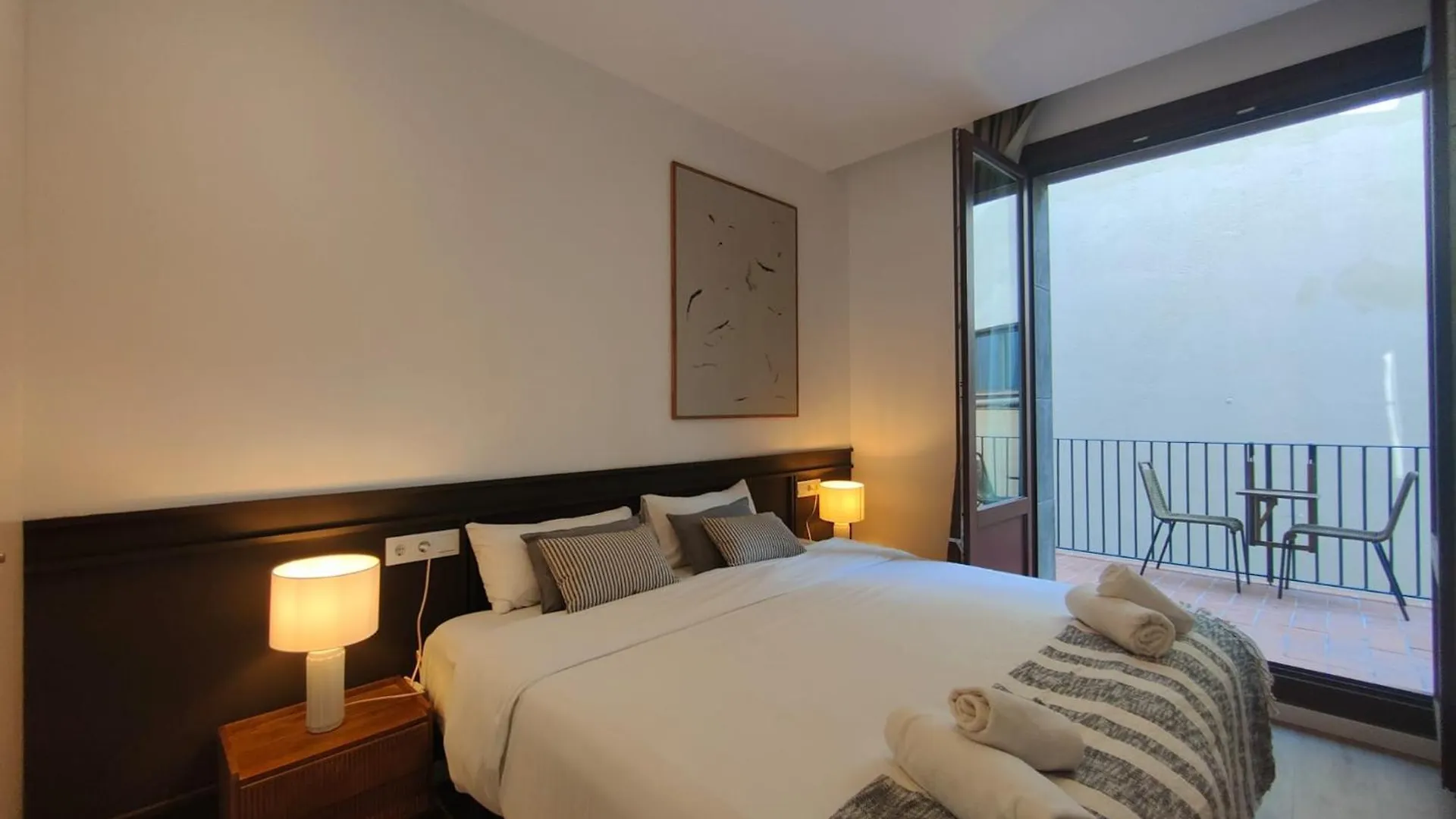 Luxury 4Br With Balcony Apartment Barcelona