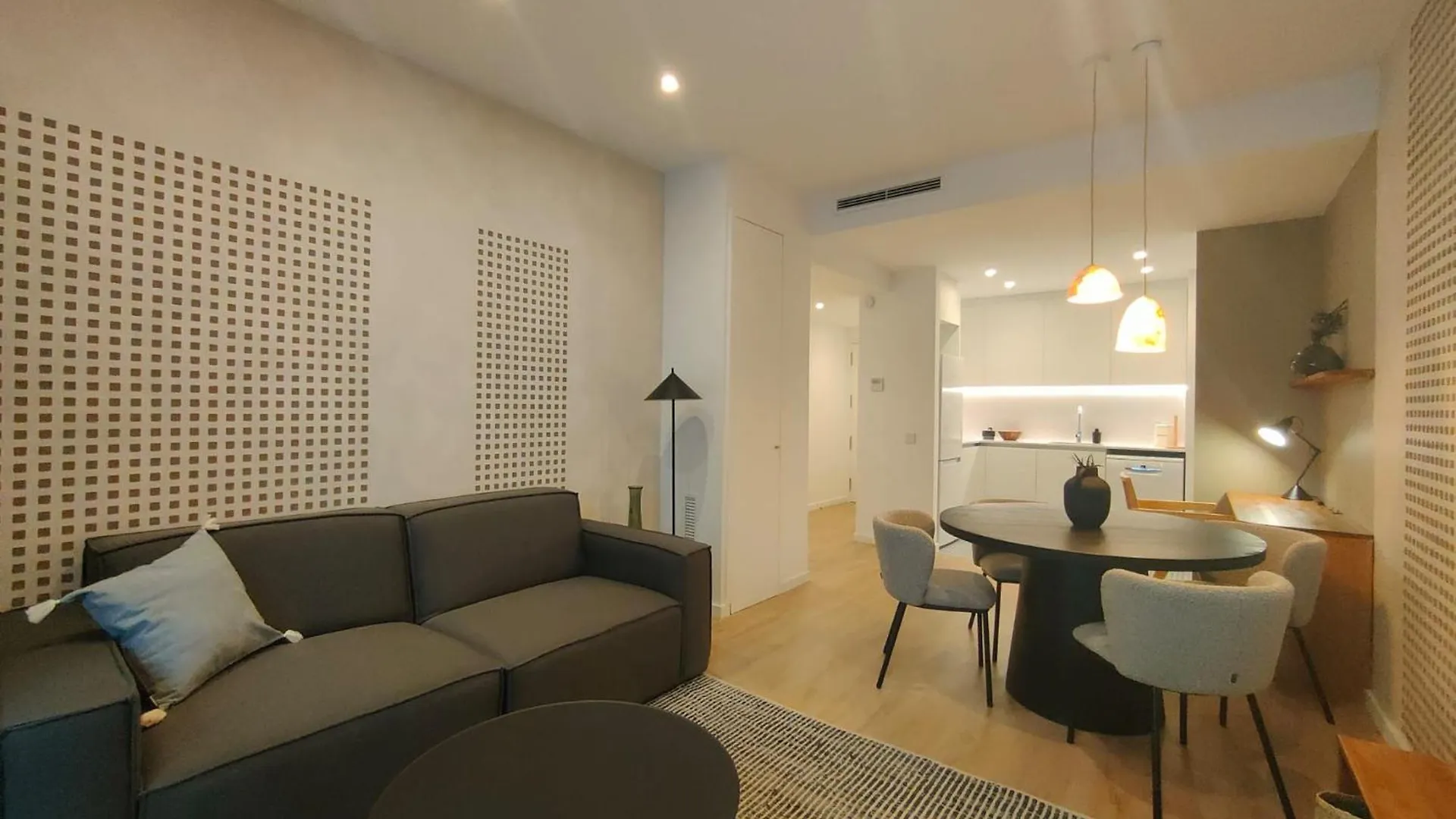 Luxury 4Br With Balcony Apartment Barcelona Spain