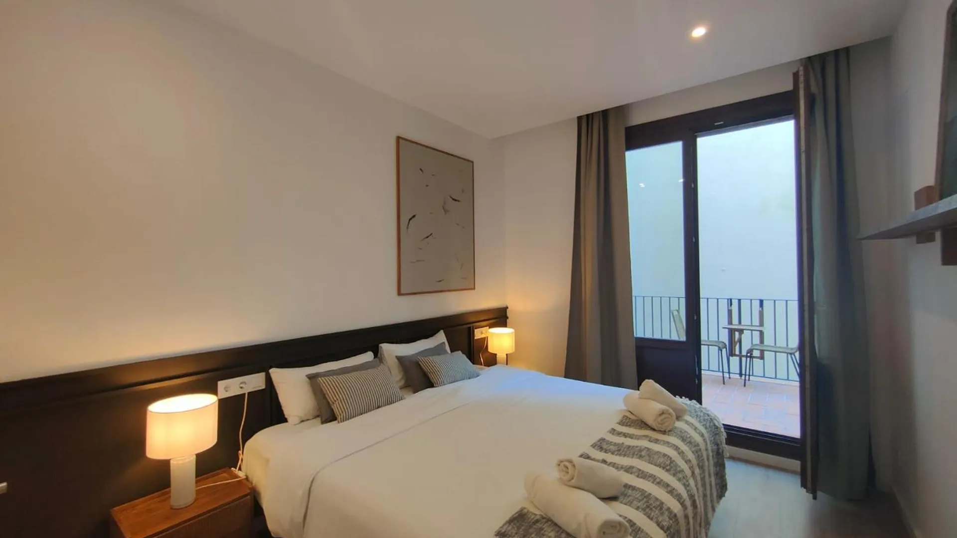 Luxury 4Br With Balcony Apartment Barcelona 0*,  Spain